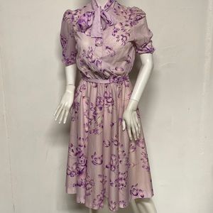 Lovely vintage floral, lightweight poly/nylon dress